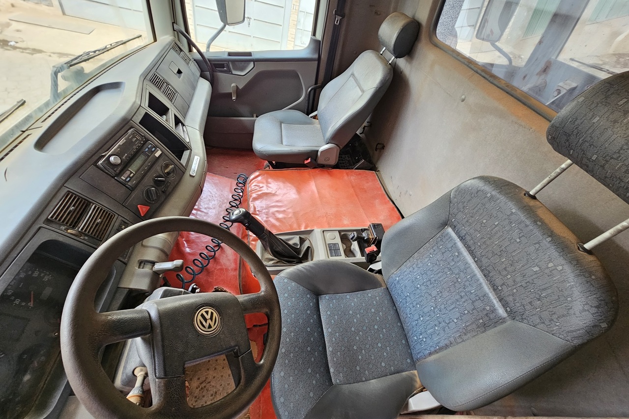 Volkswagen 26-260 E Constel. 6x4 - 11/11 3
