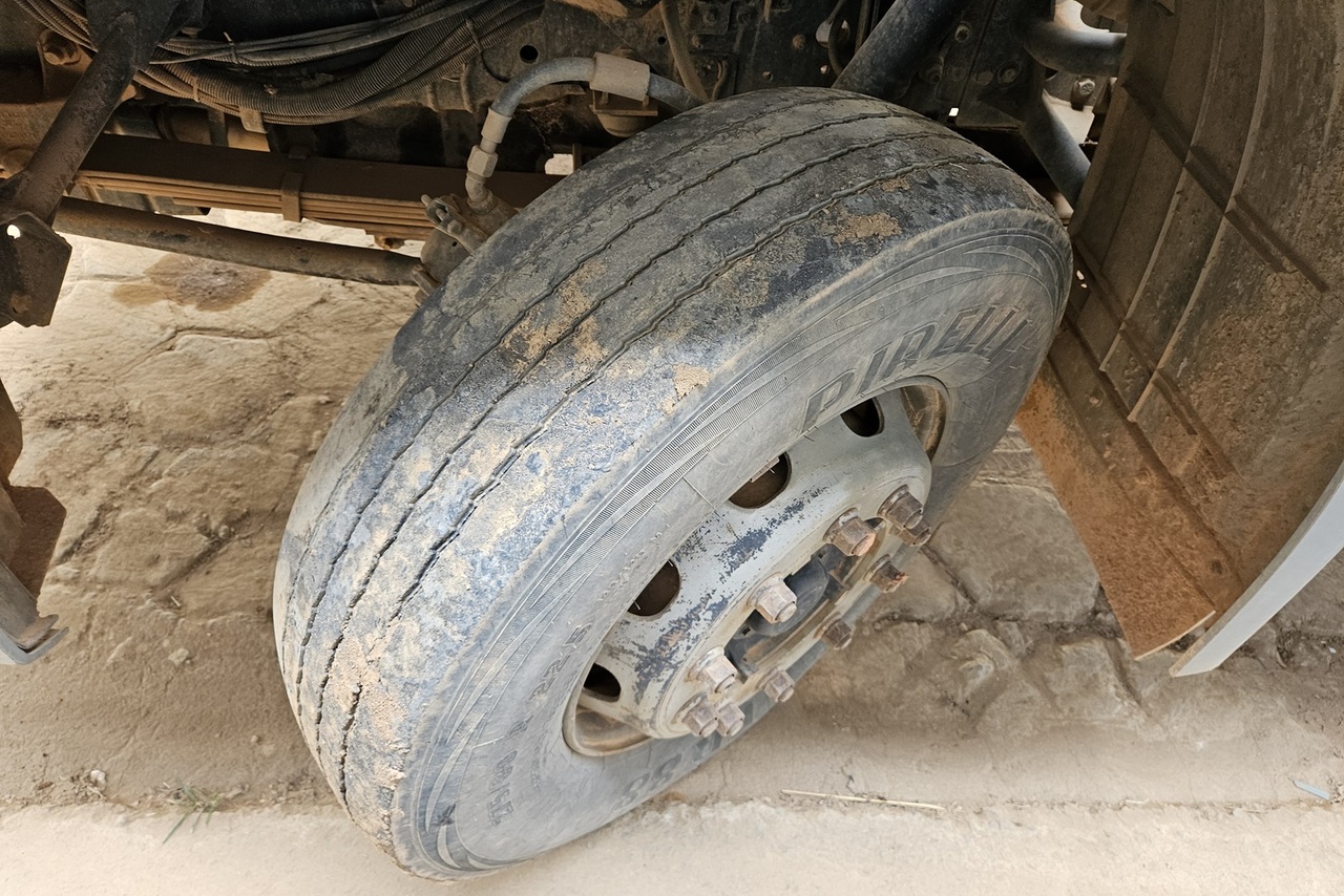 Volkswagen 26-260 E Constel. 6x4 - 11/11 4