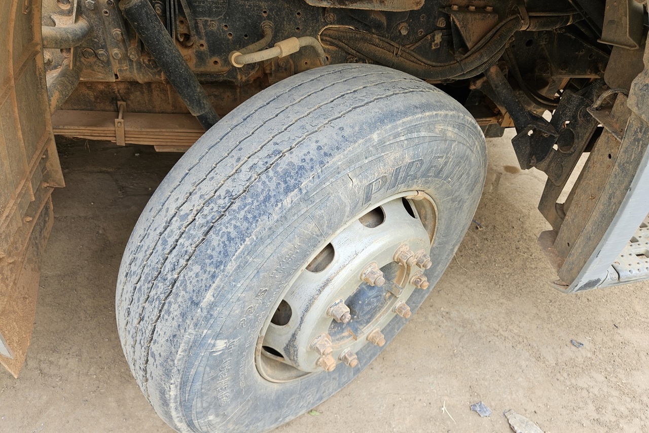 Volkswagen 26-260 E Constel. 6x4 - 11/11 8