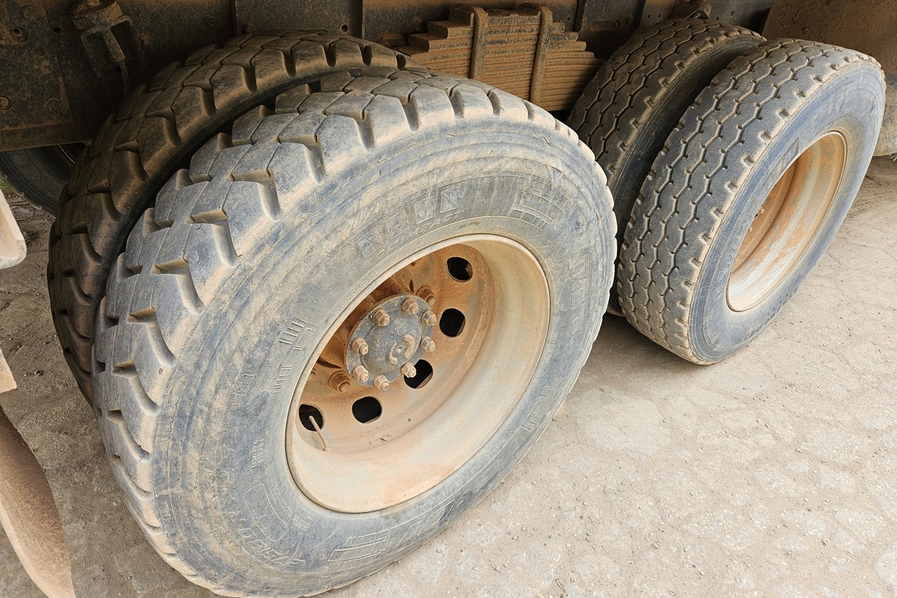 Volkswagen 26-260 E Constel. 6x4 - 11/11 10