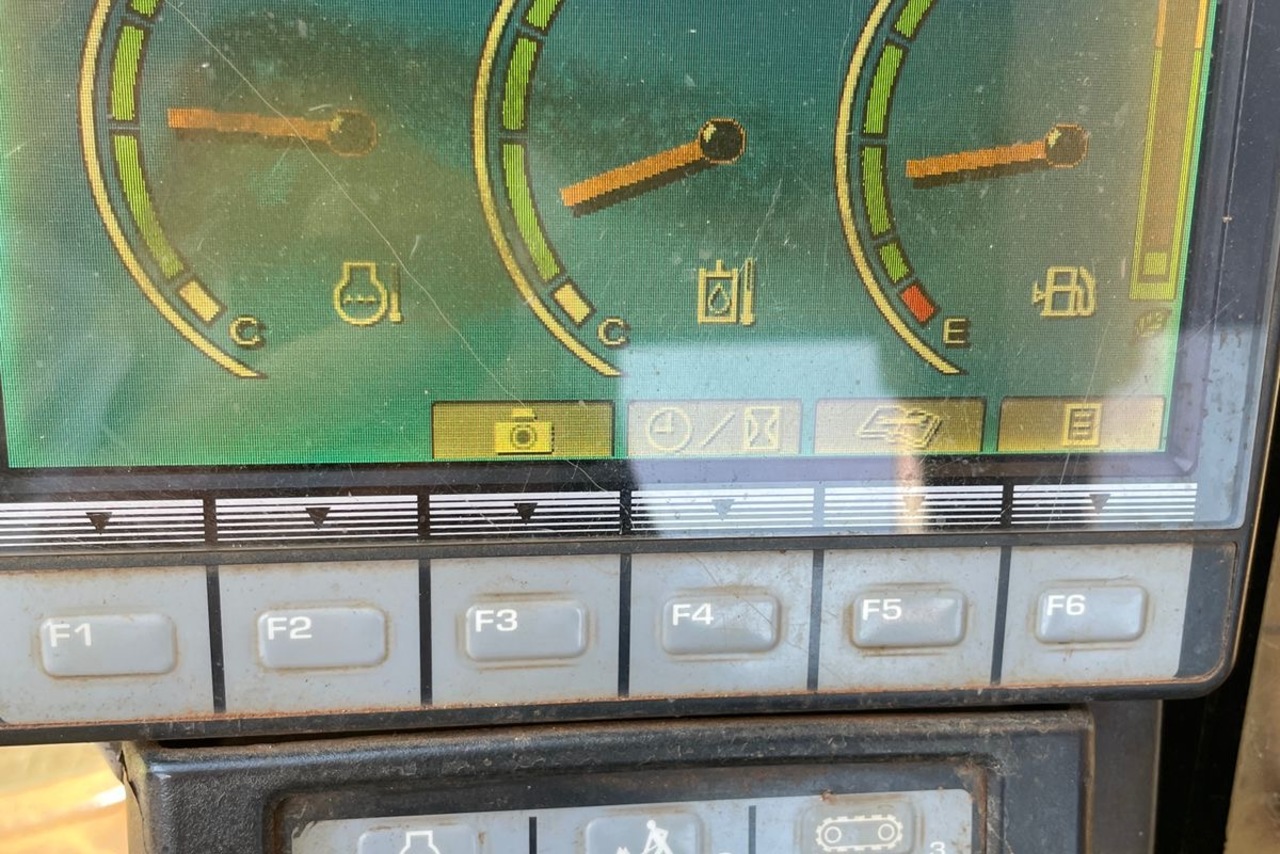 Komatsu PC200 - 11/11 10