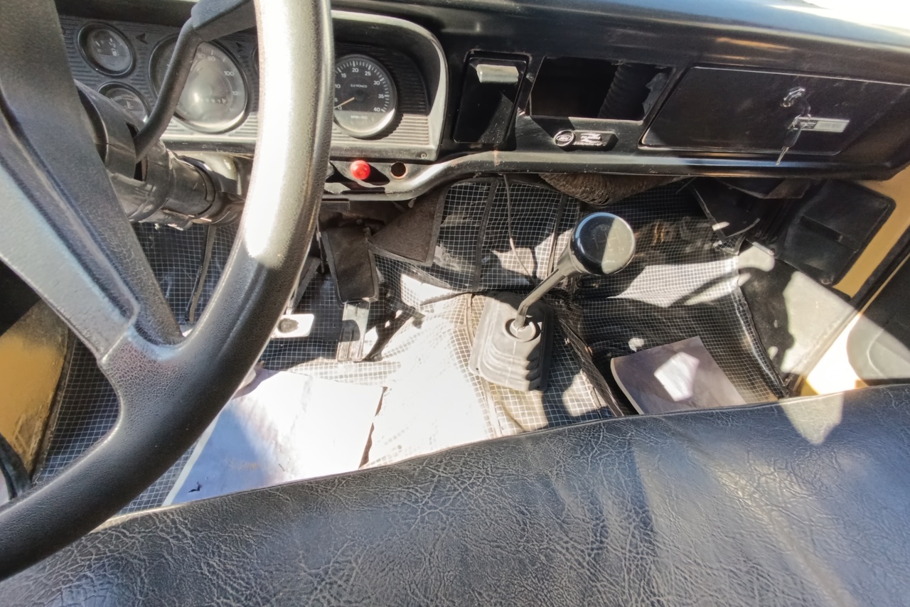Ford F4000 - 84/84 2