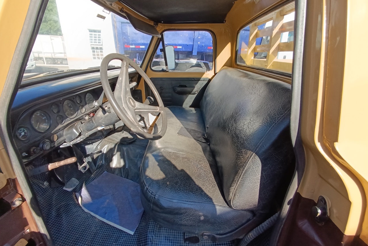 Ford F4000 - 84/84 3
