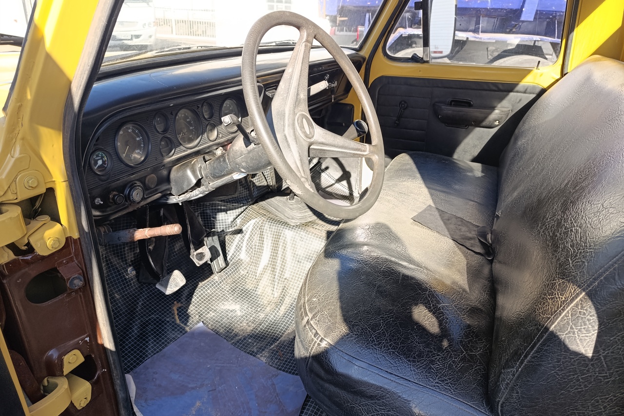 Ford F4000 - 84/84 11