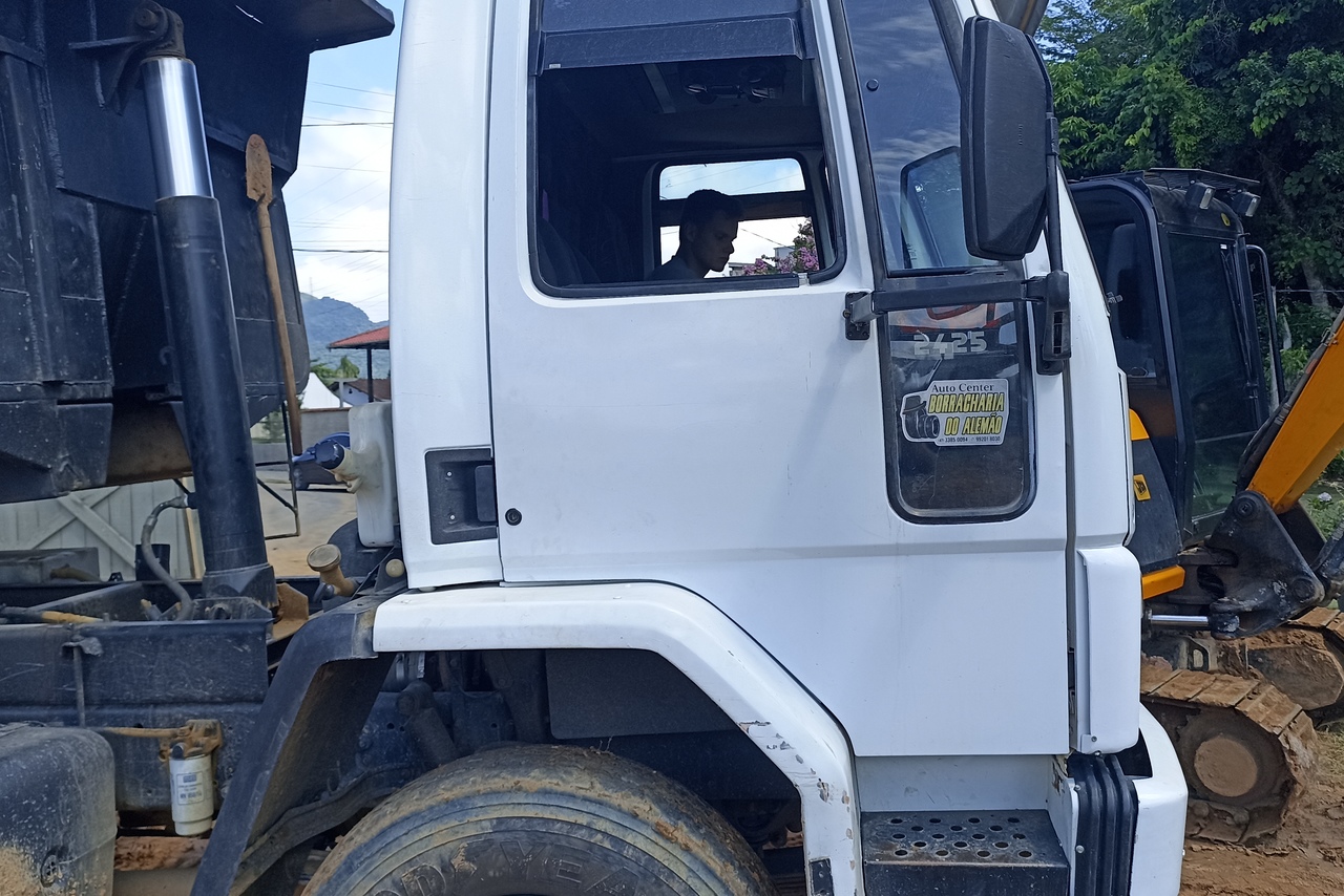 Ford Cargo2425 - 98/98 7