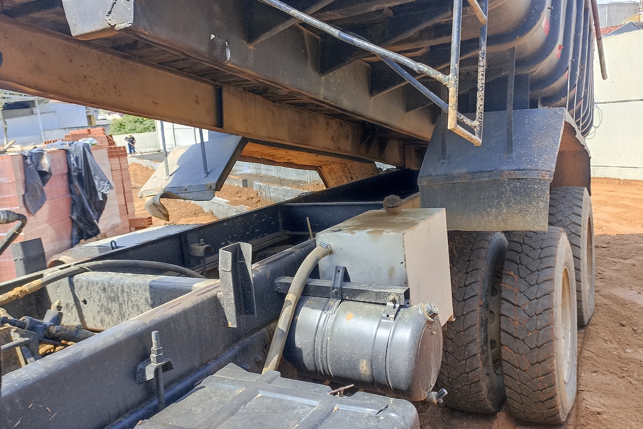 Ford Cargo2425 - 98/98 8
