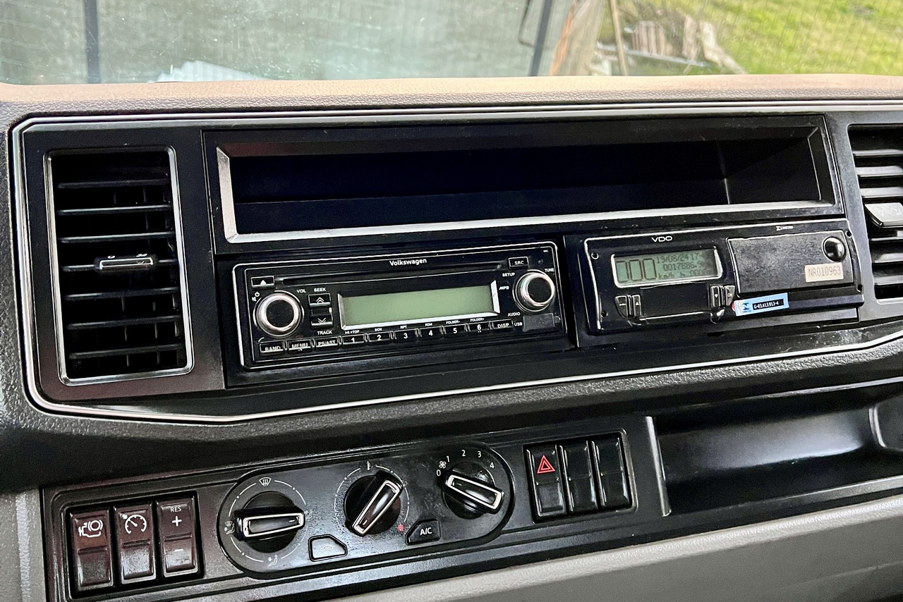 Volkswagen 11-180 Delivery  - 21/22 18
