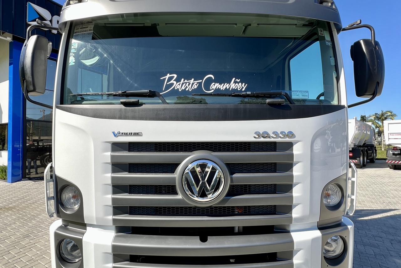 Volkswagen 30-330 Constellation 8x2 - 20/21 2