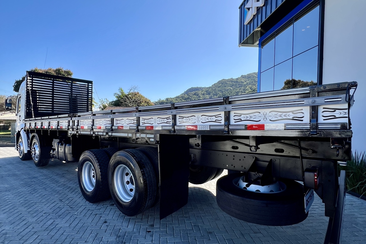 Volkswagen 30-330 Constellation 8x2 - 20/21 5