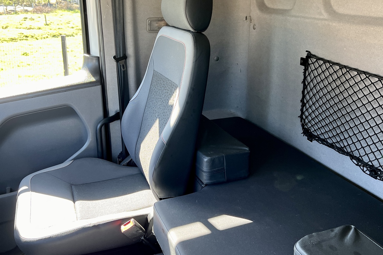 Volkswagen 30-330 Constellation 8x2 - 20/21 12