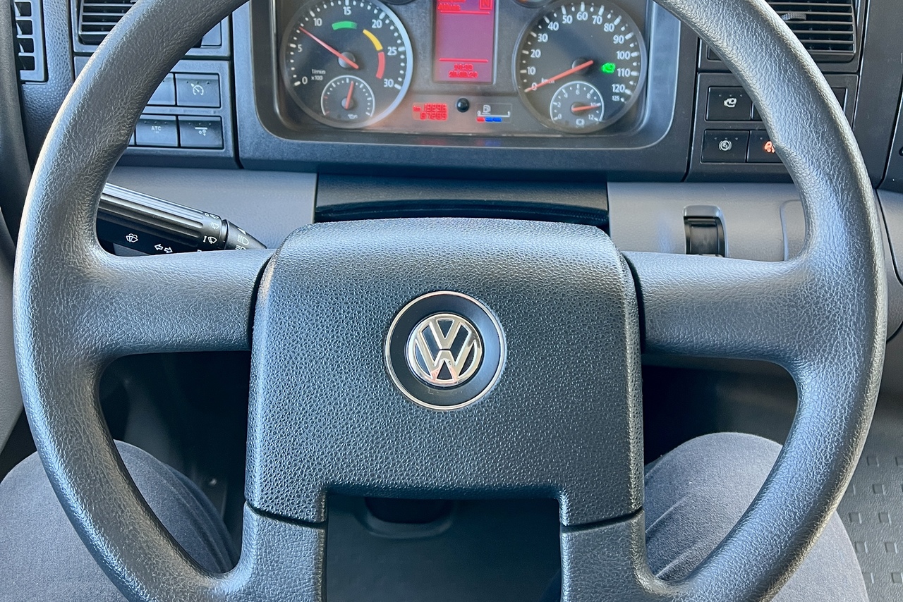 Volkswagen 30-330 Constellation 8x2 - 20/21 17
