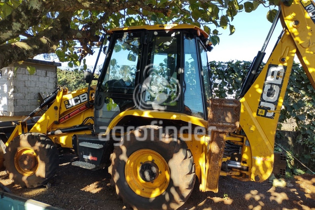 Retroescavadeira JCB 3CX 2022 no RS | Trucadão