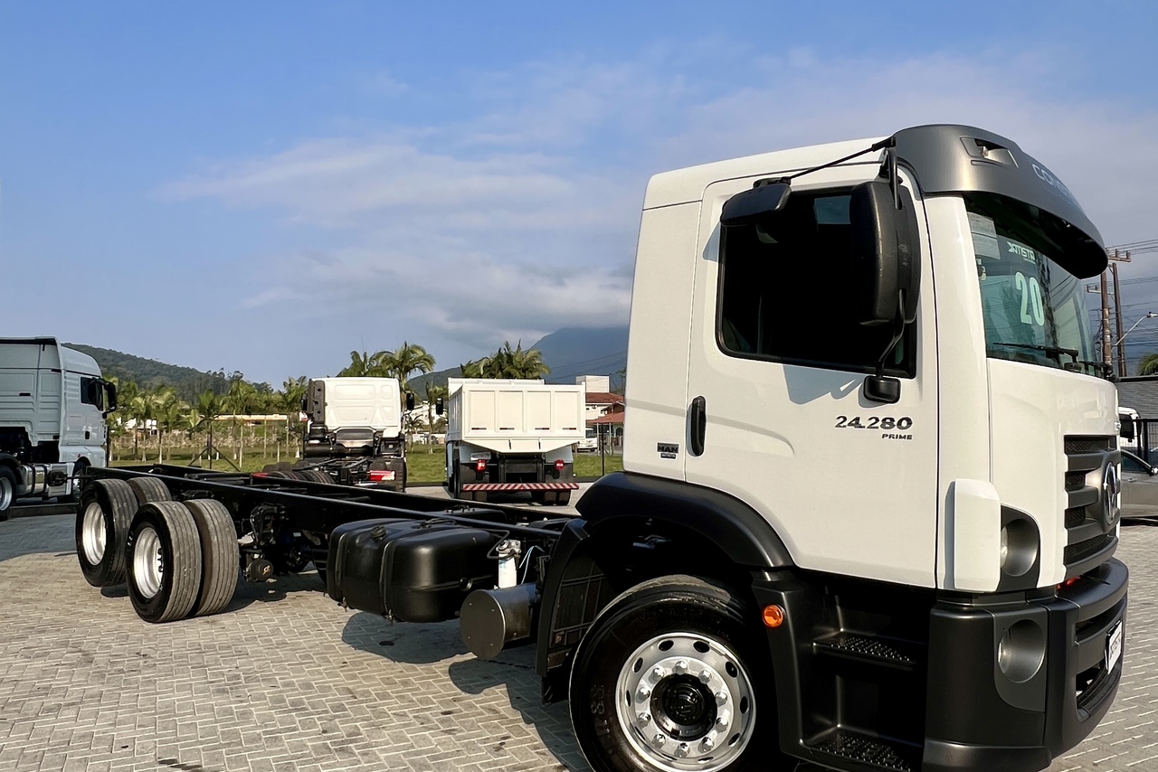 Volkswagen 24-280 E Constellation 6x2 - 19/20 3