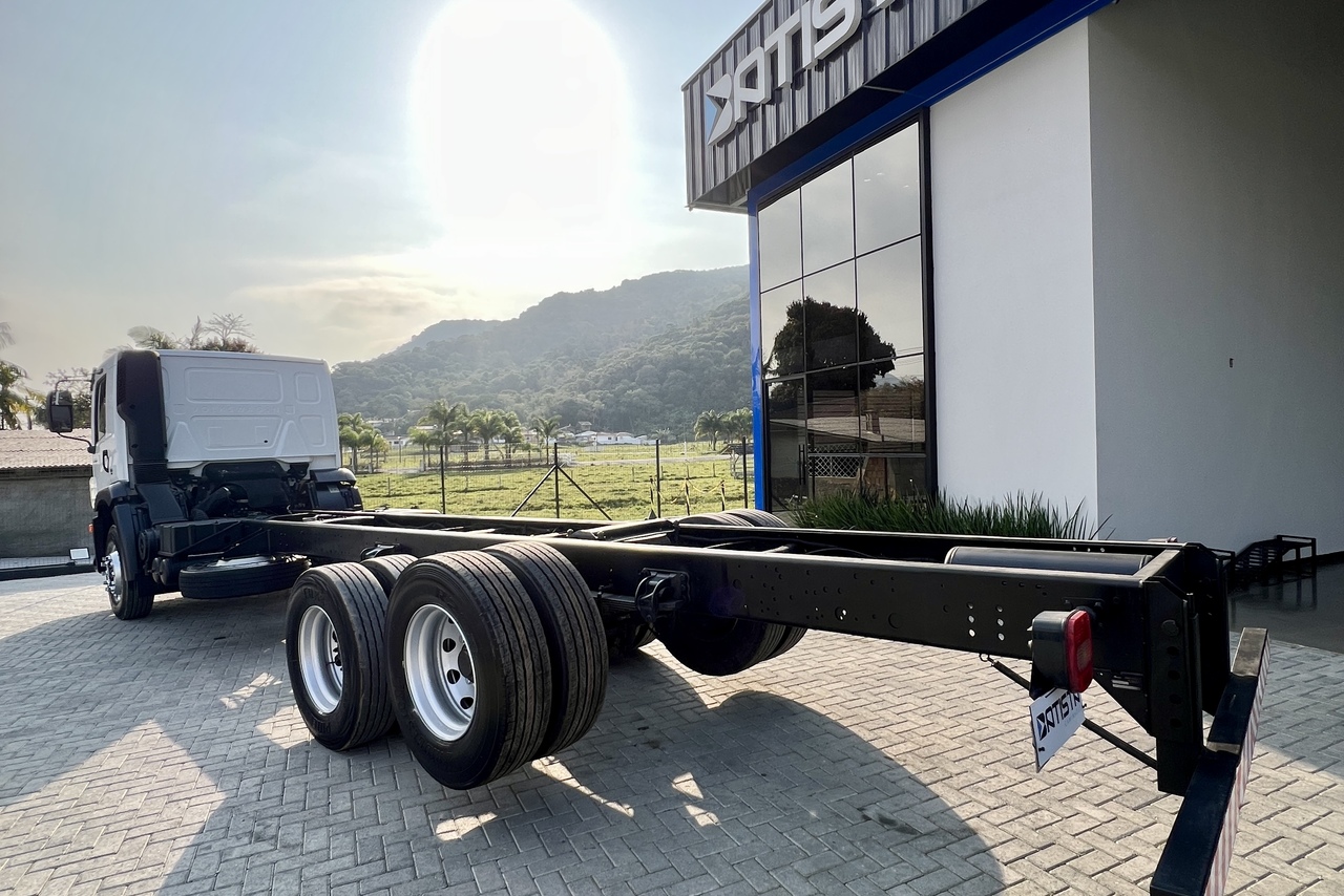 Volkswagen 24-280 E Constellation 6x2 - 19/20 5
