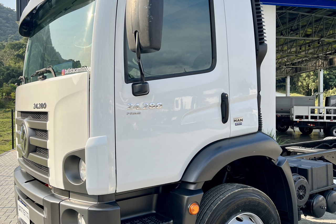 Volkswagen 24-280 E Constellation 6x2 - 19/20 7