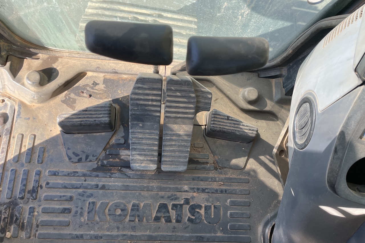 Komatsu PC200 - 09/09 6