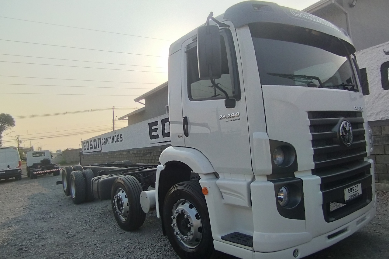 Volkswagen 24-280 E Constellation 8x2 - 14 2