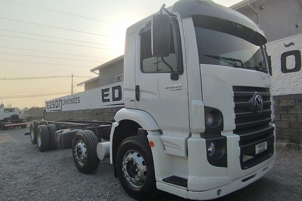 Volkswagen 24-280 E Constellation 8x2 - 14 3