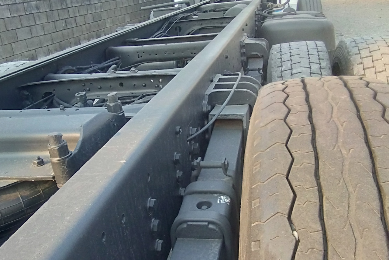 Volkswagen 24-280 E Constellation 8x2 - 14 10