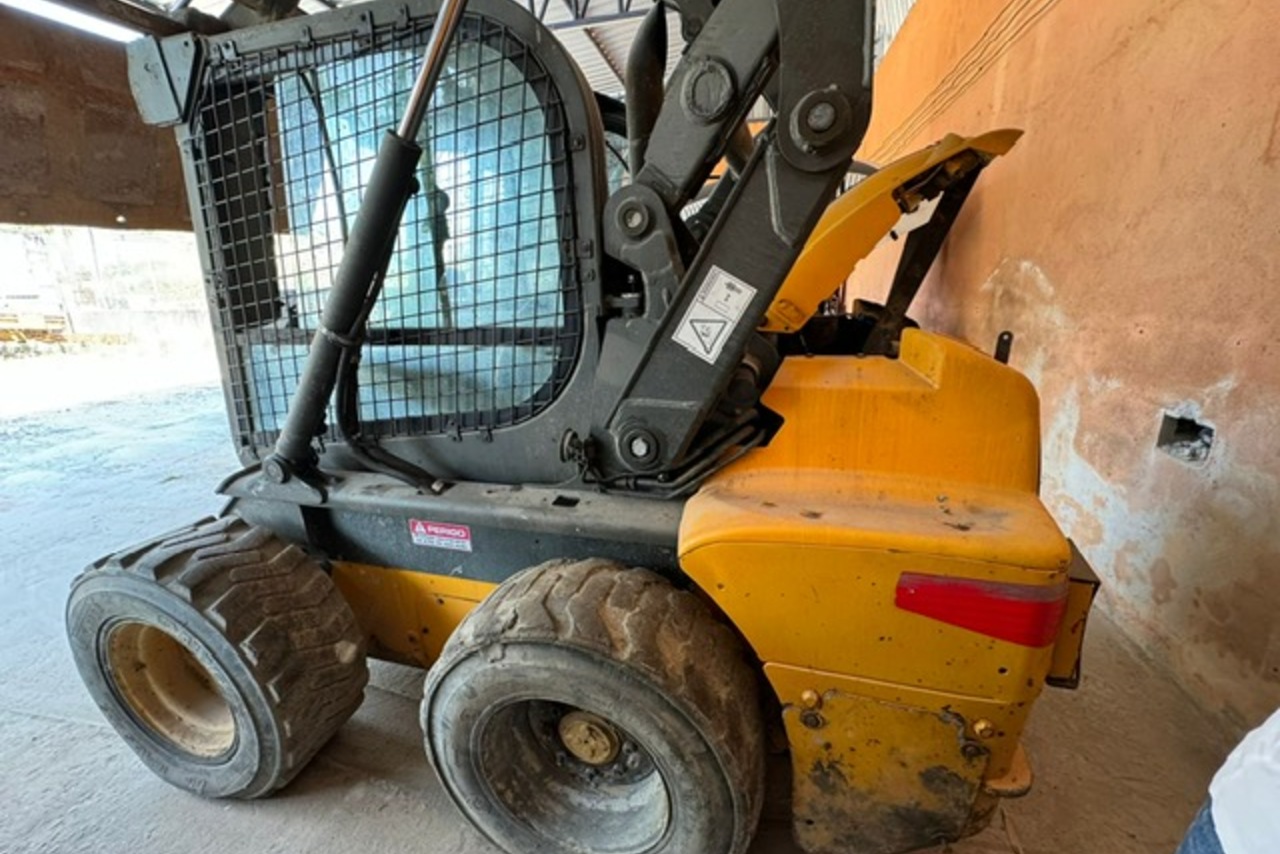 New Holland  L218 - 13/13 3