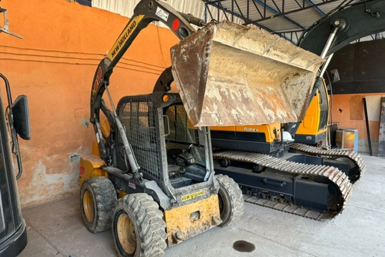 New Holland  L218 - 13/13 4
