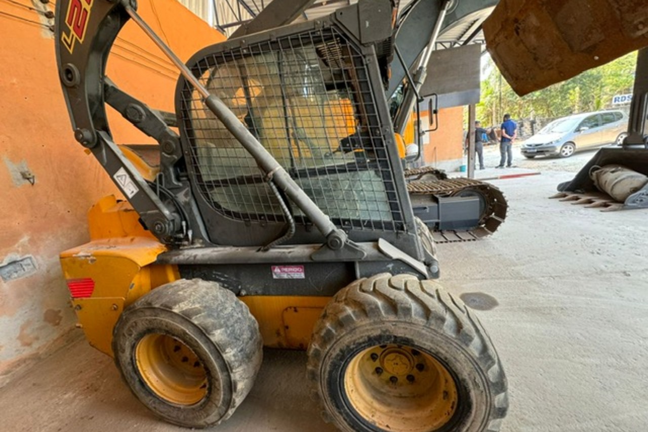 New Holland  L218 - 13/13 5
