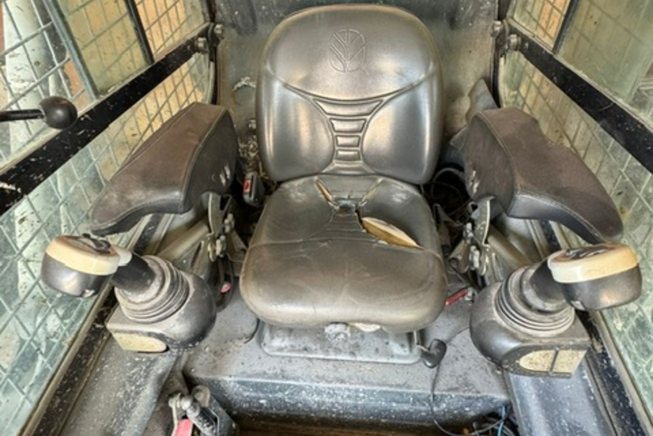 New Holland  L218 - 13/13 6