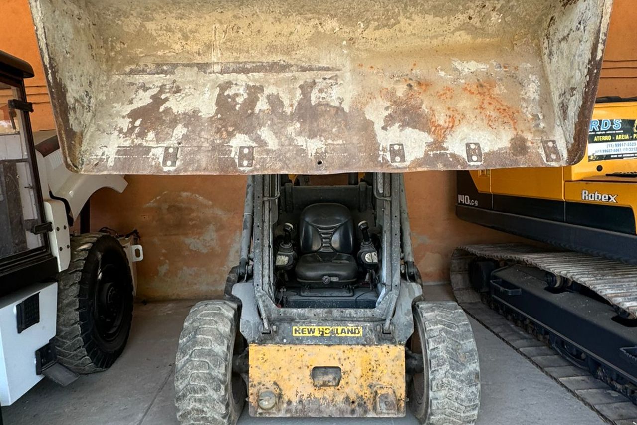 New Holland  L218 - 13/13 7