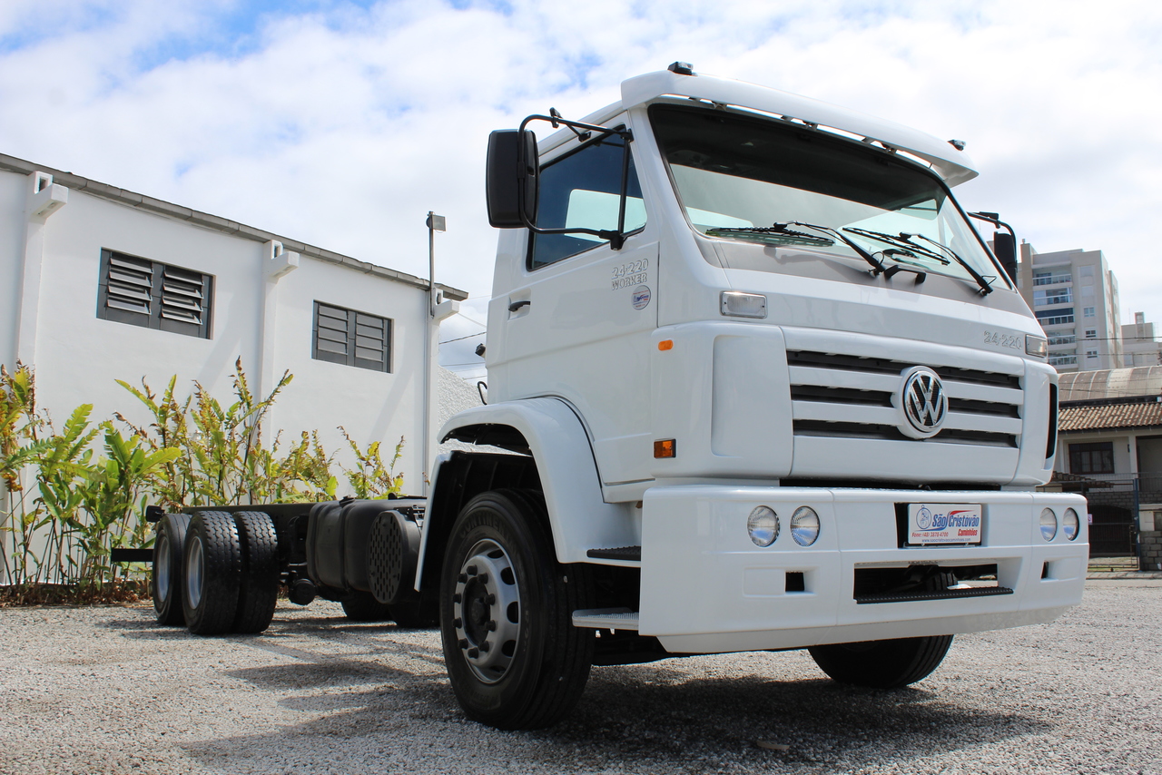 Volkswagen 24 220 - 11/11 10