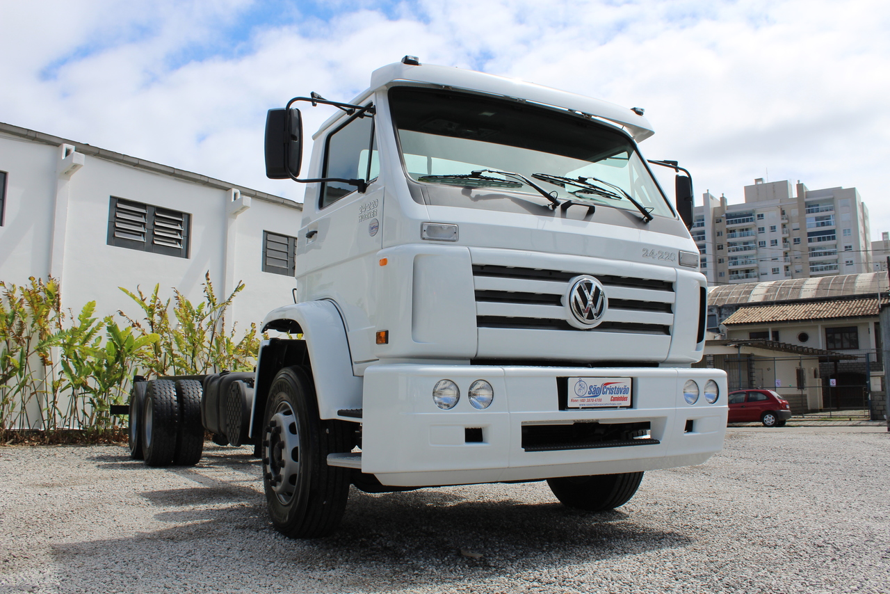 Volkswagen 24 220 - 11/11 12