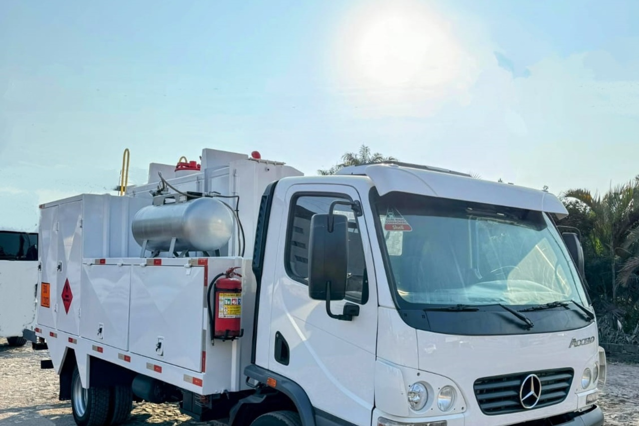Mercedes Benz Accelo 915 - 04/04 2