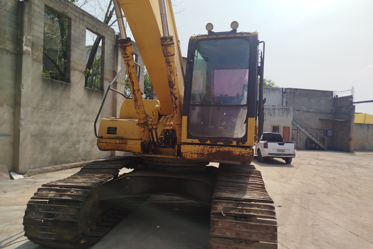 Komatsu PC200 - 09/09 7