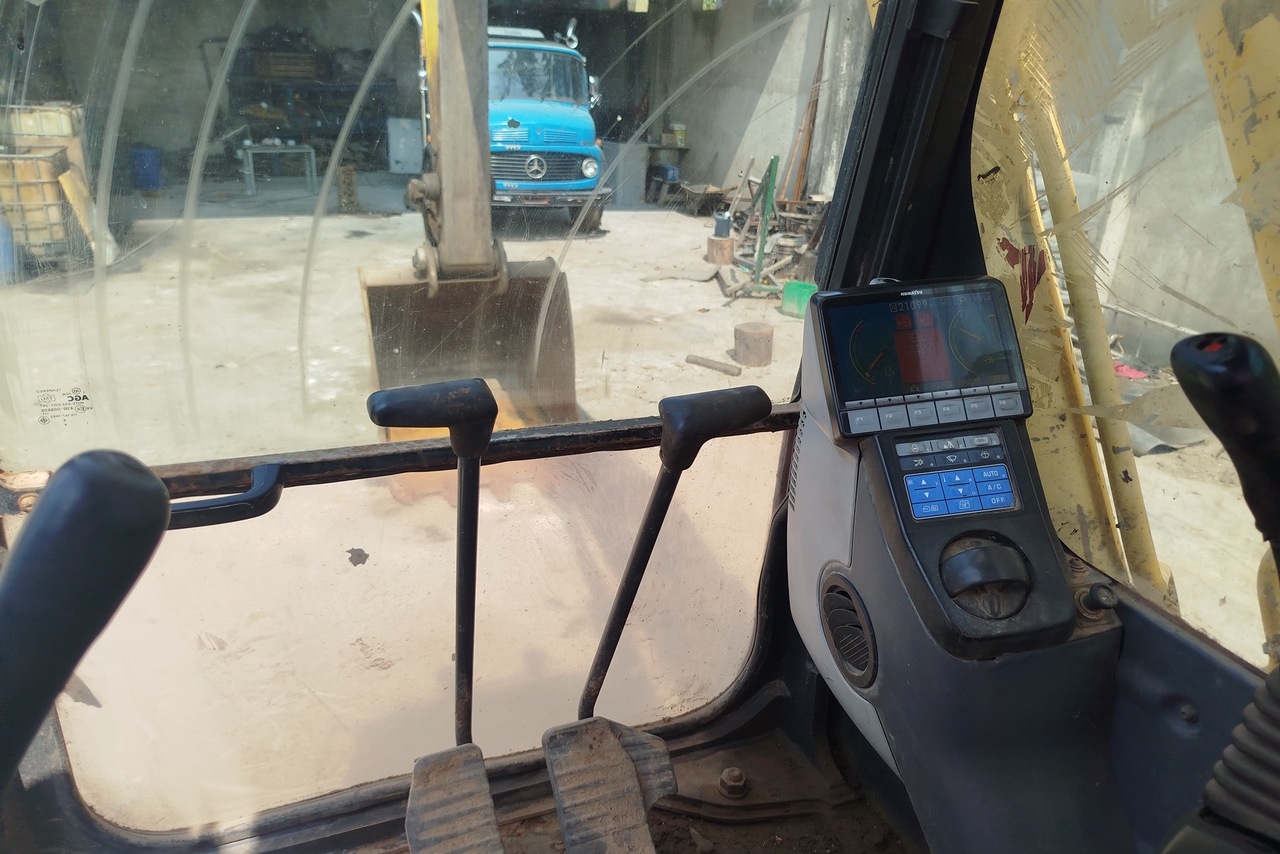Komatsu PC200 - 09/09 9