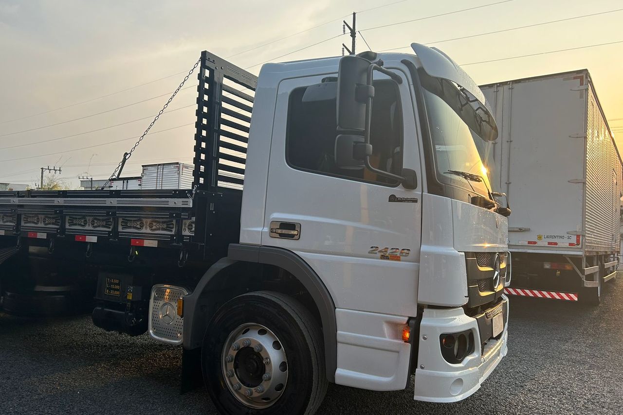 Mercedes Benz Atego 2426 - 18/19 3