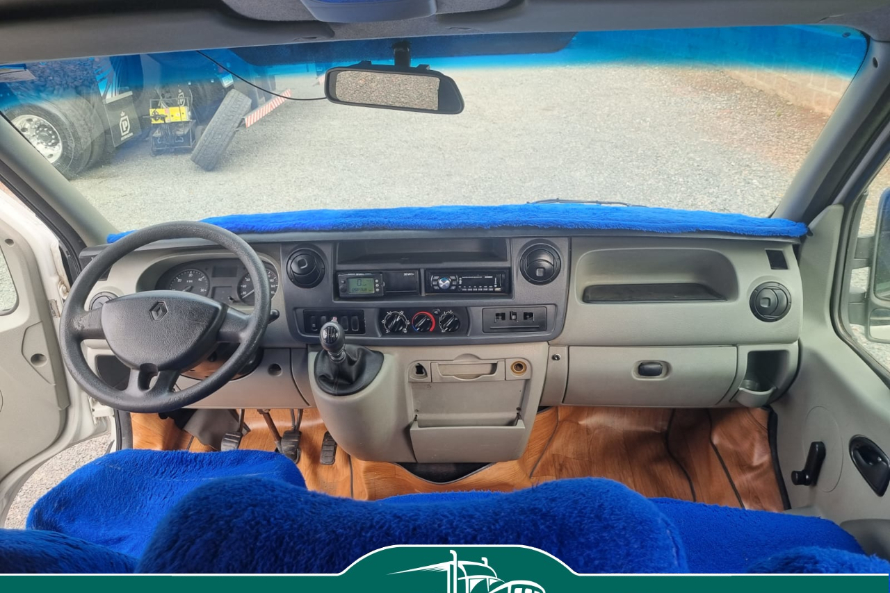 Renault Master Minibus - 10/11 12