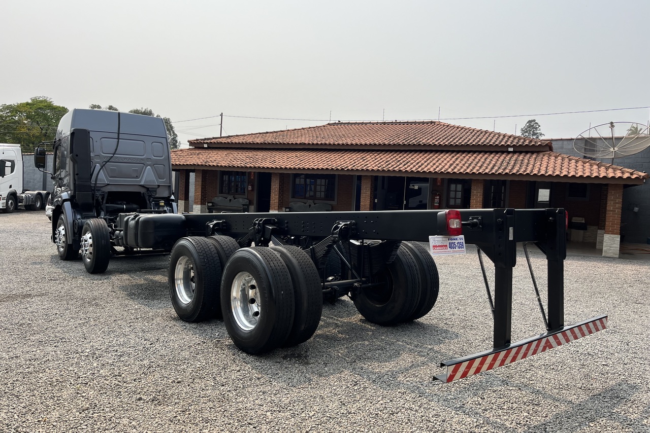 Volkswagen 30-330 Constellation 8x2 - 20/21 4