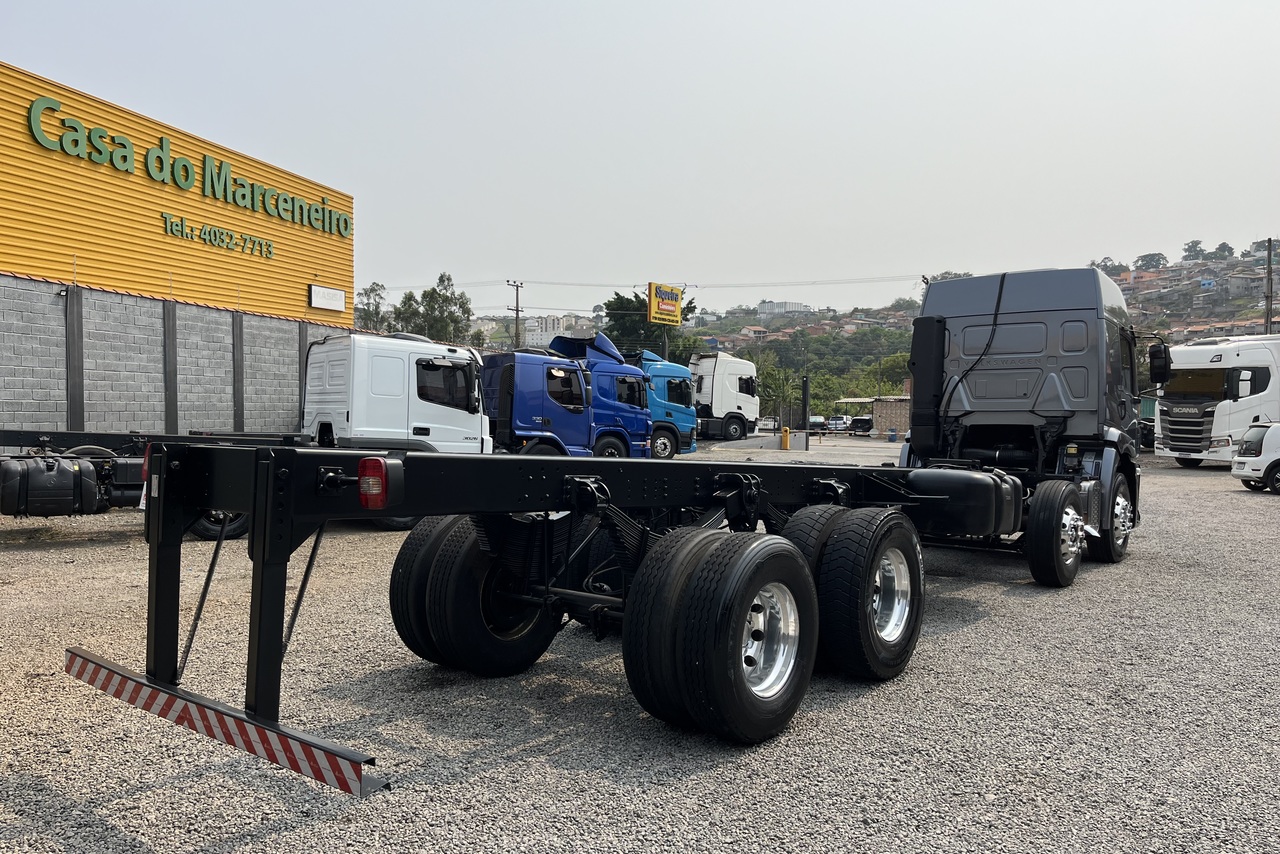 Volkswagen 30-330 Constellation 8x2 - 20/21 5