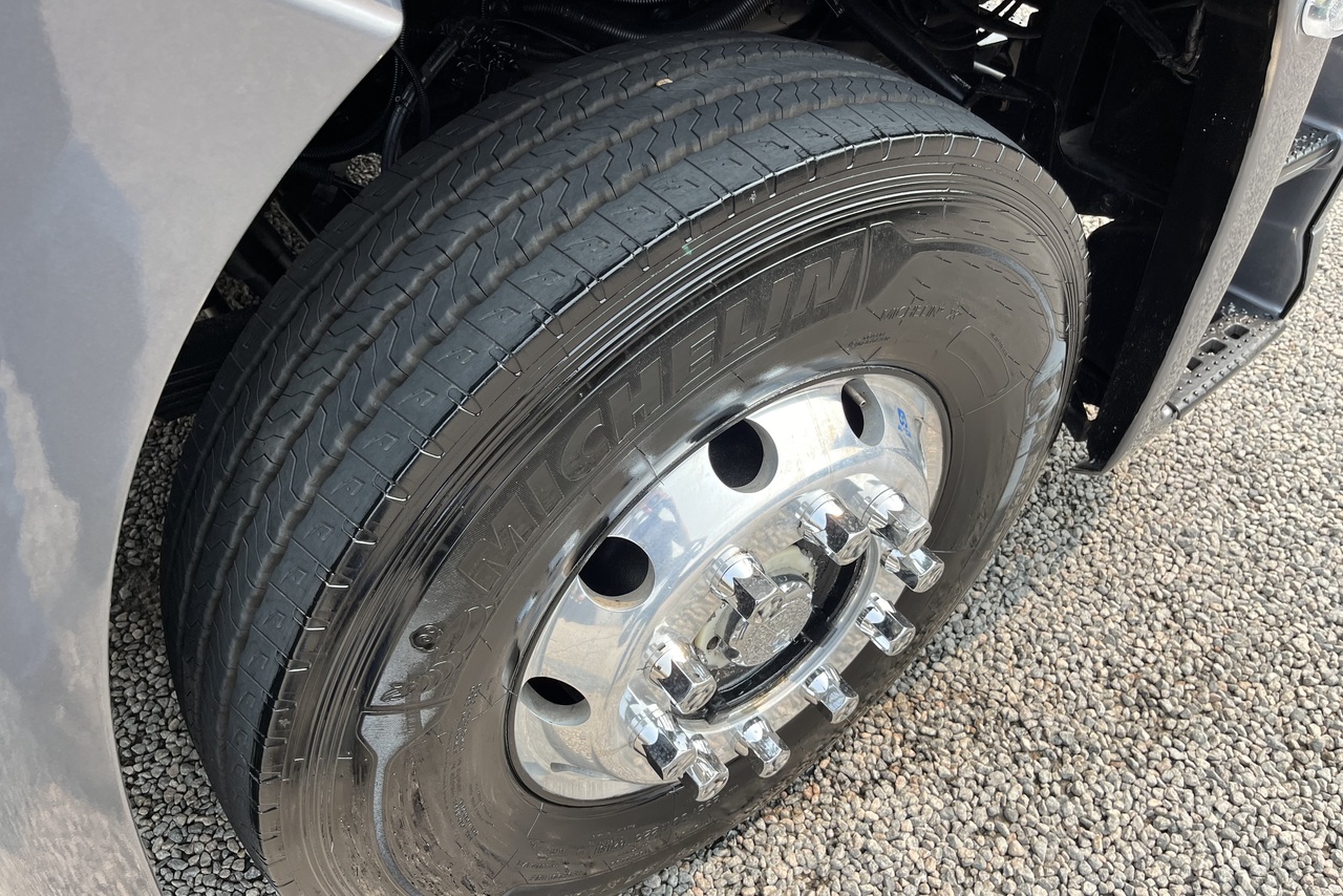 Volkswagen 30-330 Constellation 8x2 - 20/21 8