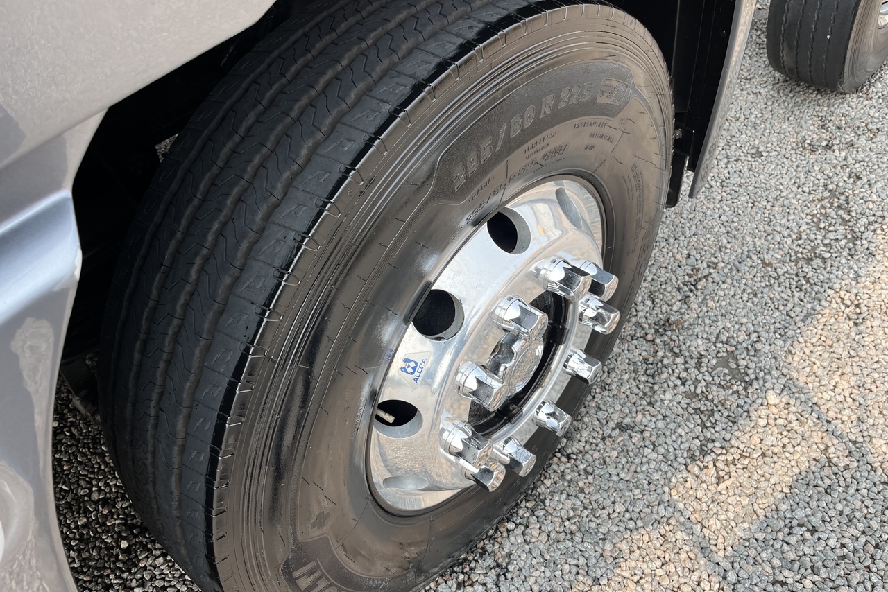 Volkswagen 30-330 Constellation 8x2 - 20/21 13