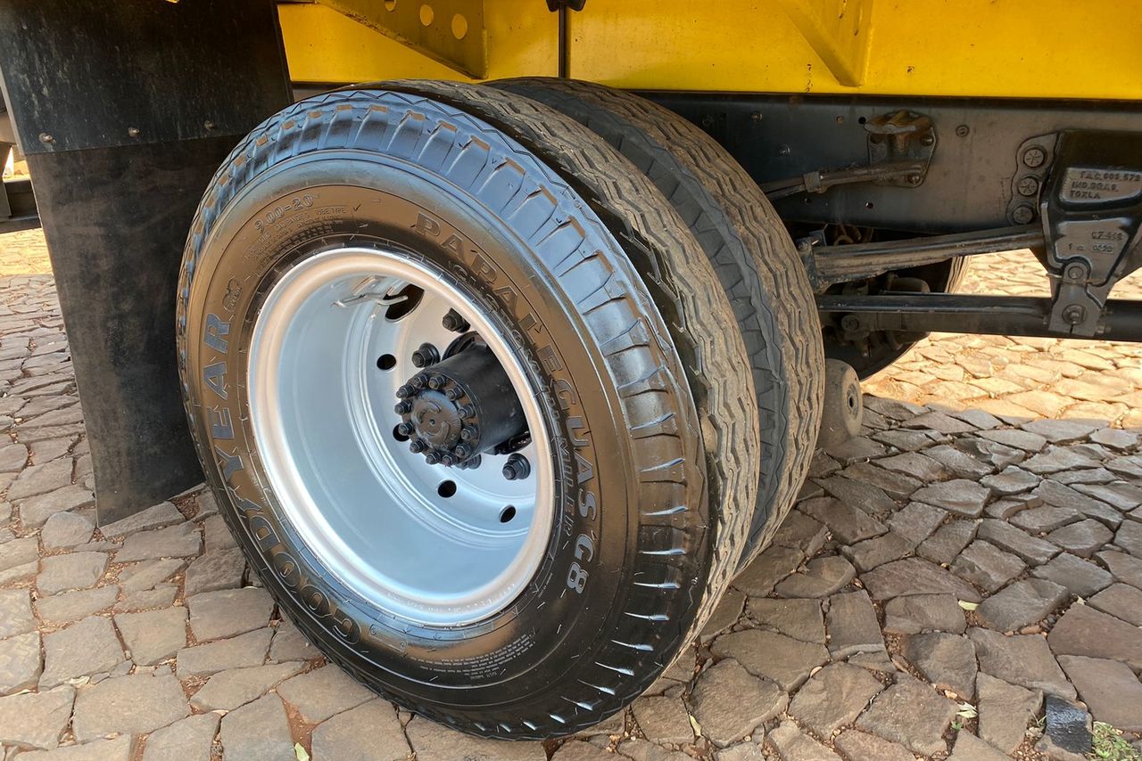 Ford Cargo1317 - 10/10 10