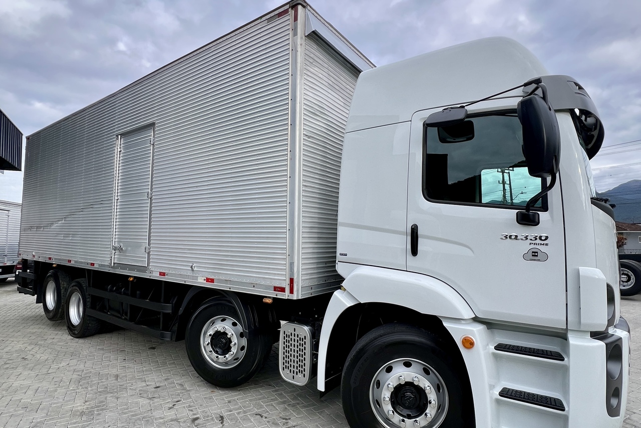 Volkswagen 30-330 Constellation 8x2 - 22/23 4