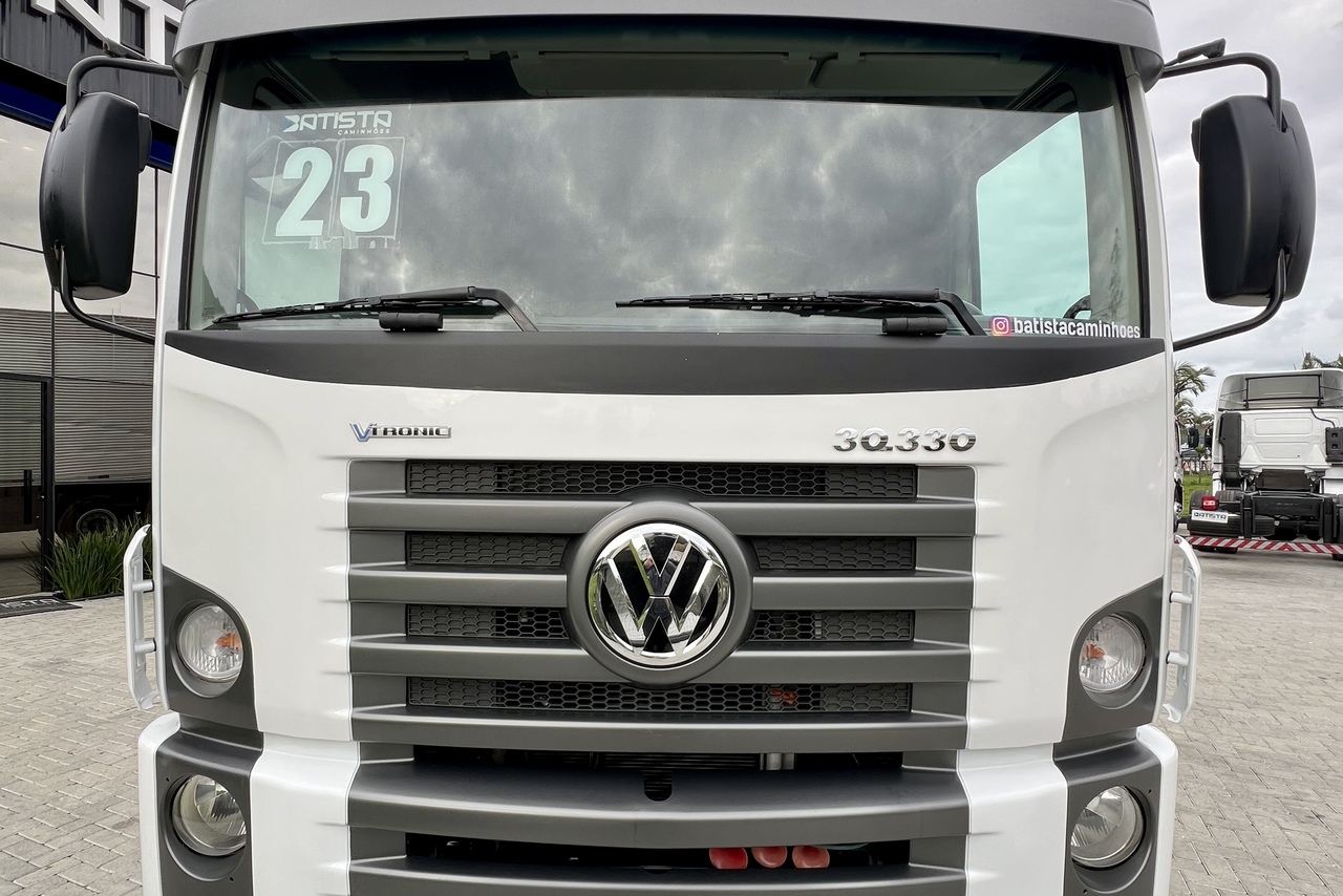 Volkswagen 30-330 Constellation 8x2 - 22/23 5