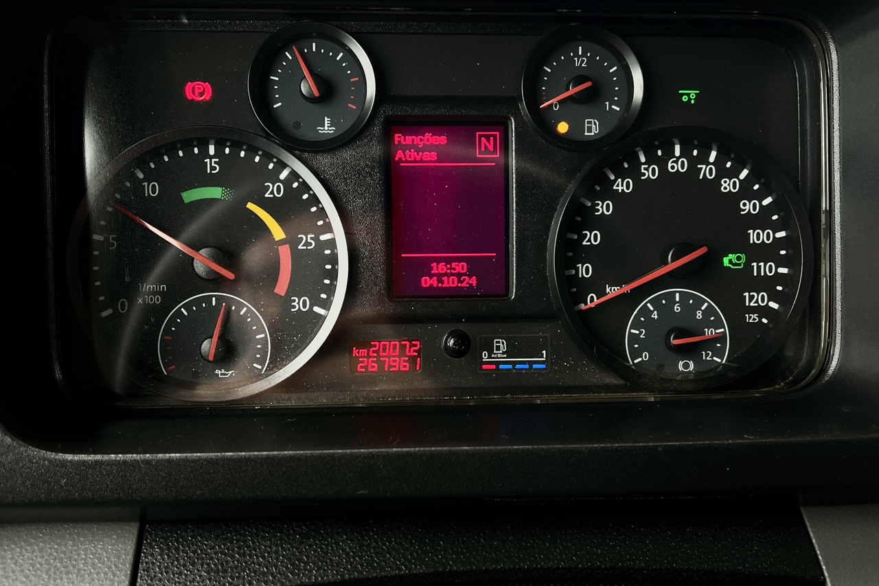 Volkswagen 30-330 Constellation 8x2 - 22/23 7
