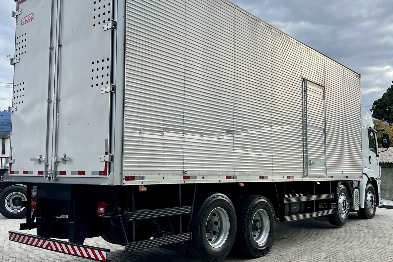 Volkswagen 30-330 Constellation 8x2 - 22/23 19
