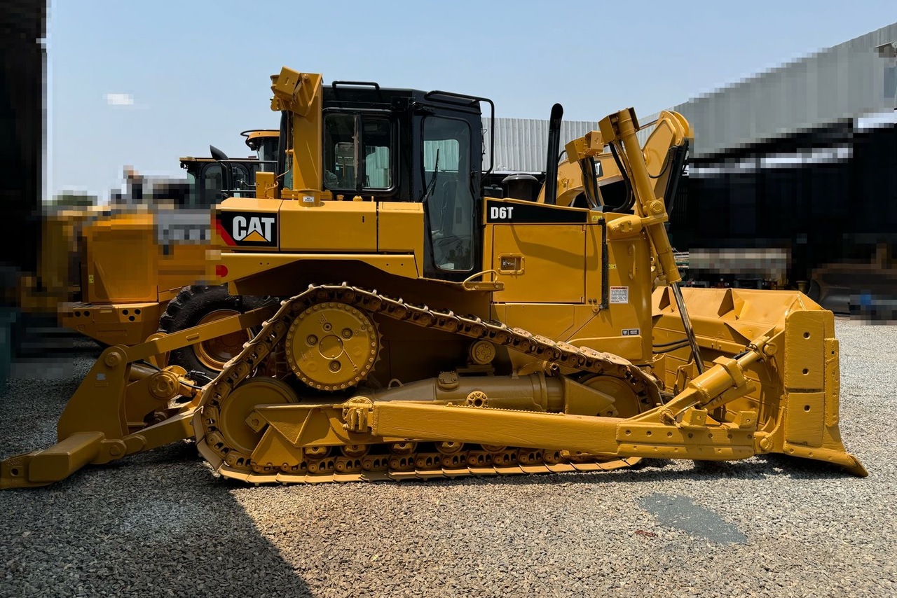 Caterpillar D6T - 18/18 15