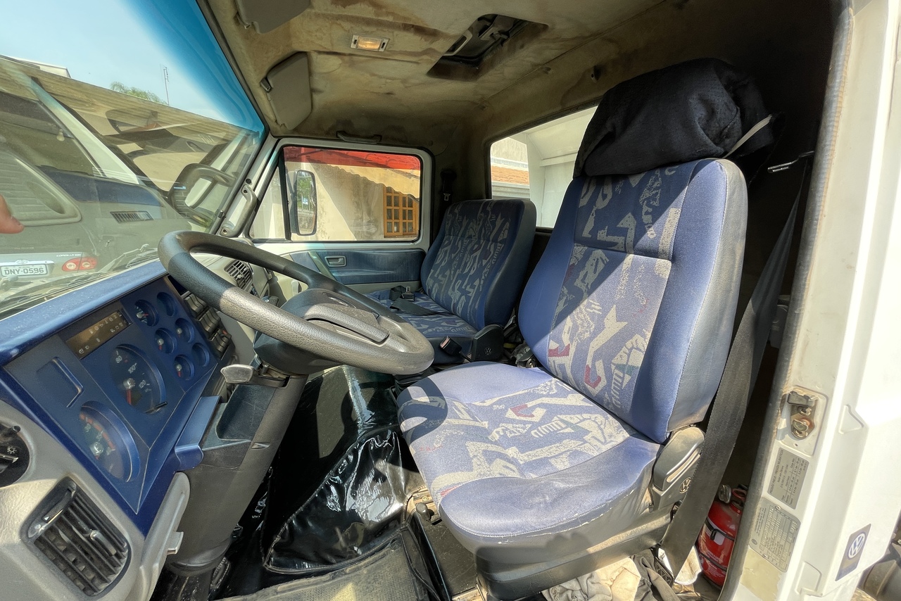 Volkswagen 8 150 - 03/03 6