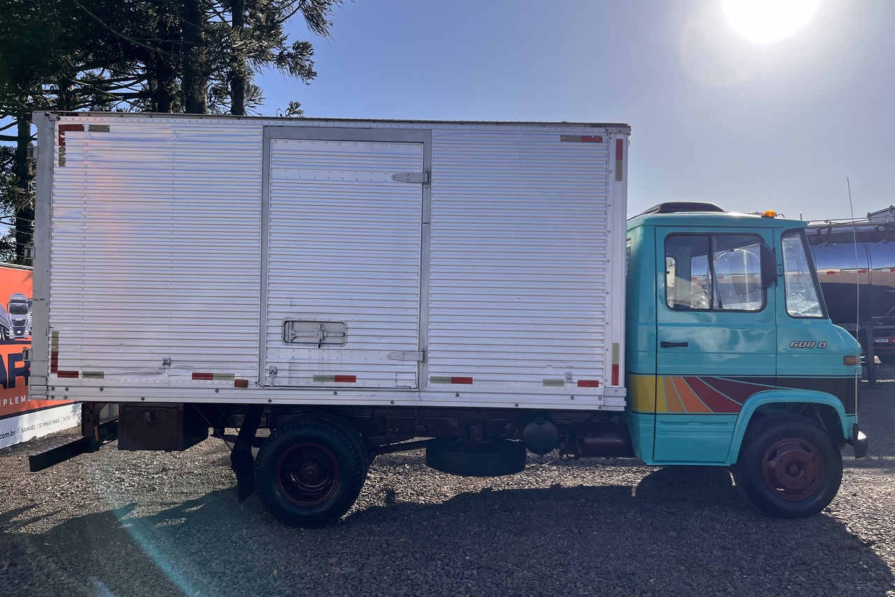 Mercedes Benz MB 608 - 77/77 3