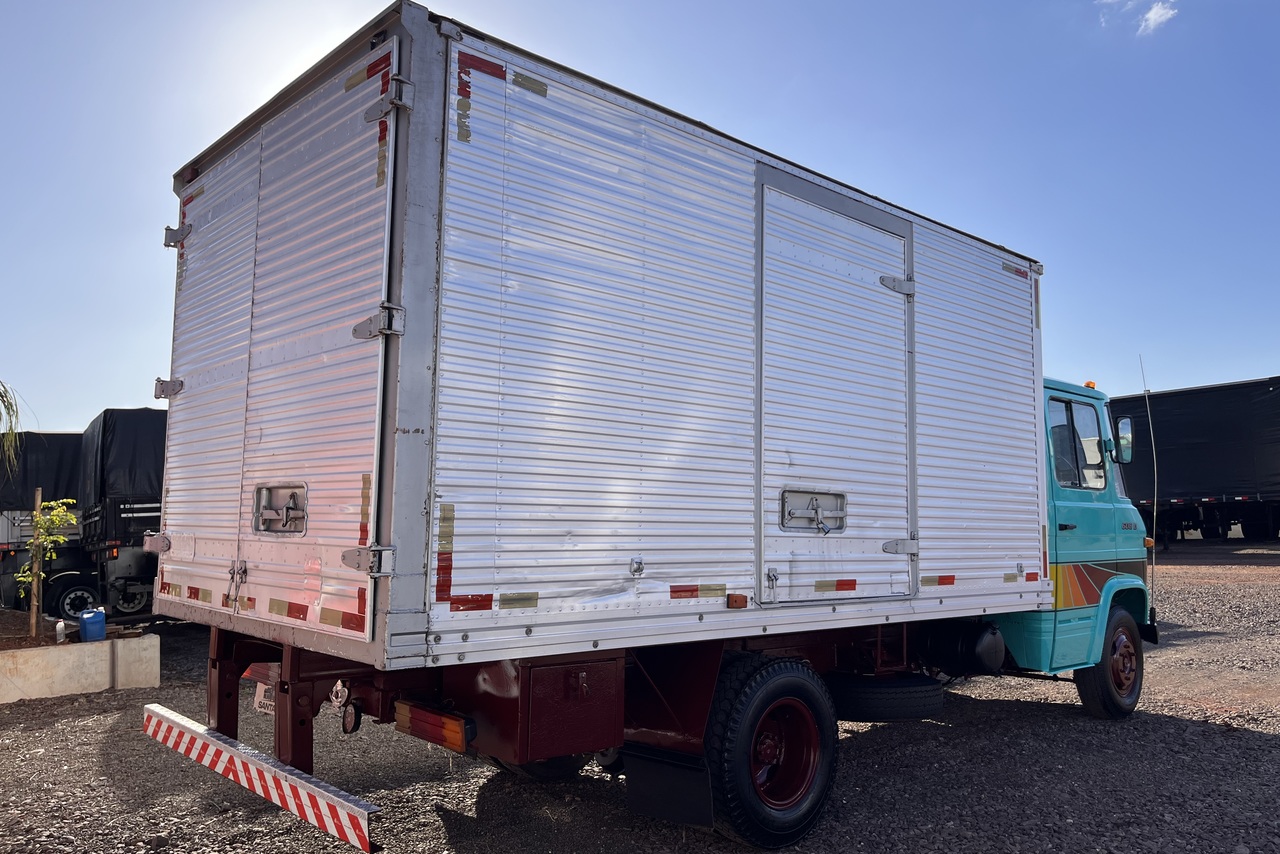 Mercedes Benz MB 608 - 77/77 4