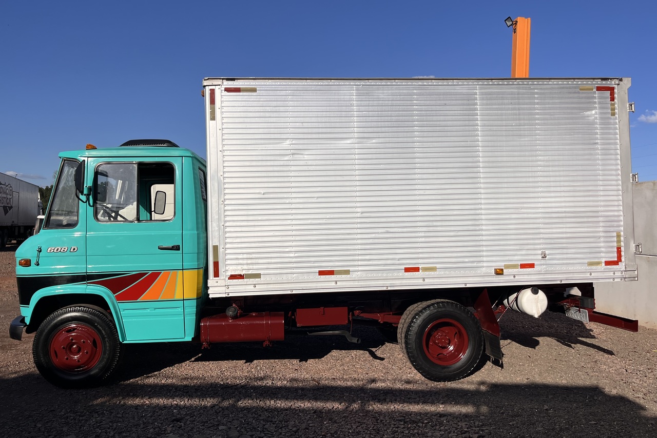 Mercedes Benz MB 608 - 77/77 6