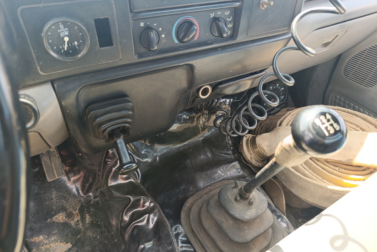 Ford F12000 - 99/99 5